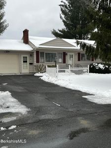 27 Rockland Dr, Pittsfield, MA, 01201