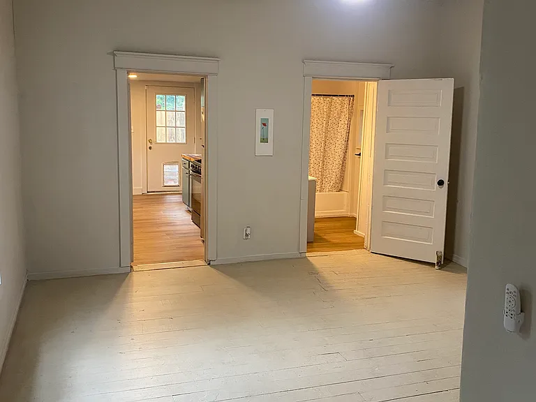 898 Smith St SW — Photo 5
