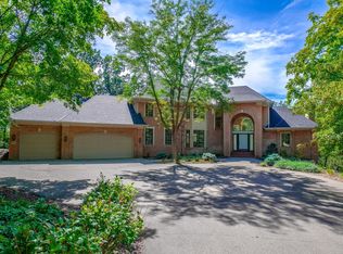 2 Black Oak Rd, North Oaks, MN 55127