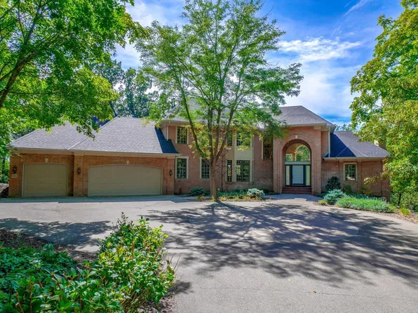 2 Black Oak Rd, North Oaks, MN 55127