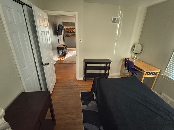 4th image of 7246 Stolle St