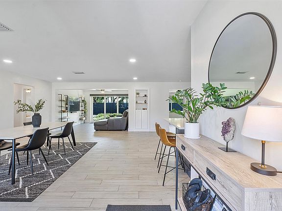 3rd image of 4231 NE 20th Avenue