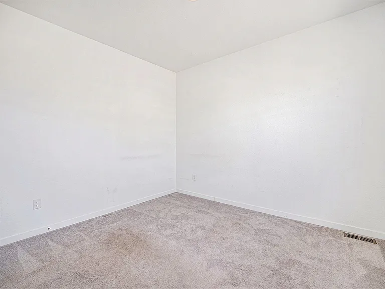 1661 Drake Aly — Photo 17