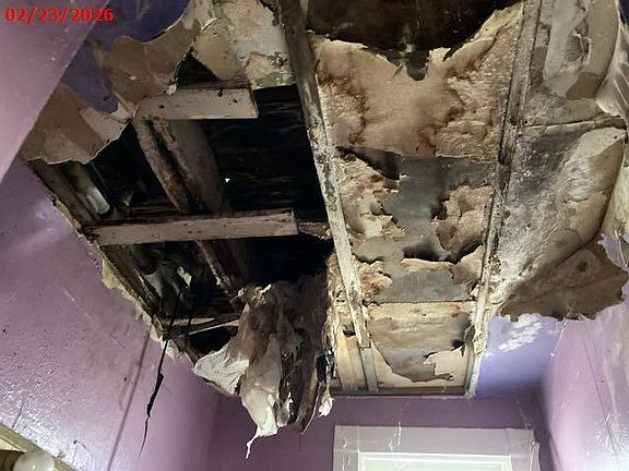 5th image of 1012 West Hadley STREET