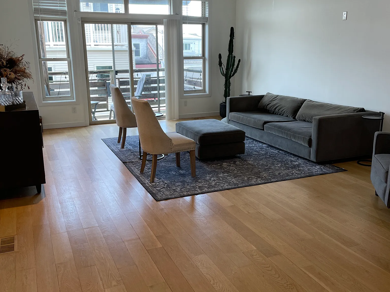 3 bed, 2400 sqft, $3,500 — Photo 2