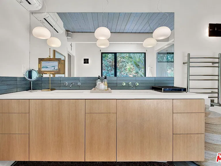8967 Wonderland Park Ave — Photo 24