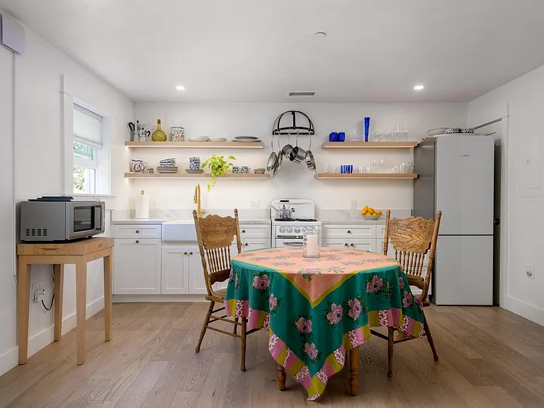 1703 Chapala St #A — Photo 3