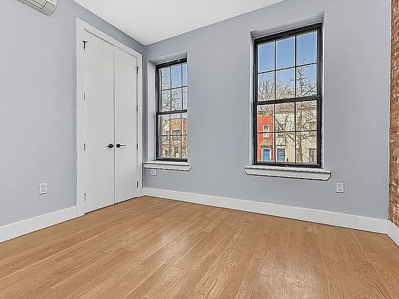 4th image of 540 Bainbridge St APT 3