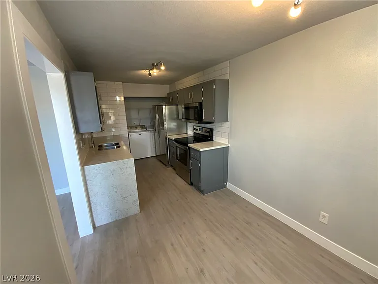466 E Sunset Rd #C — Photo 2