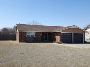 903 S Park St, Hobart, OK 73651