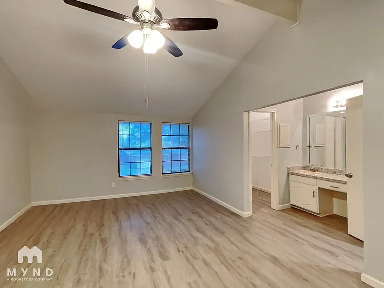 5208 Rowcrop Dr — Photo 8