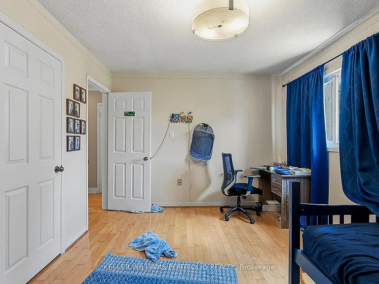 73 Jessica Gdns — Photo 34