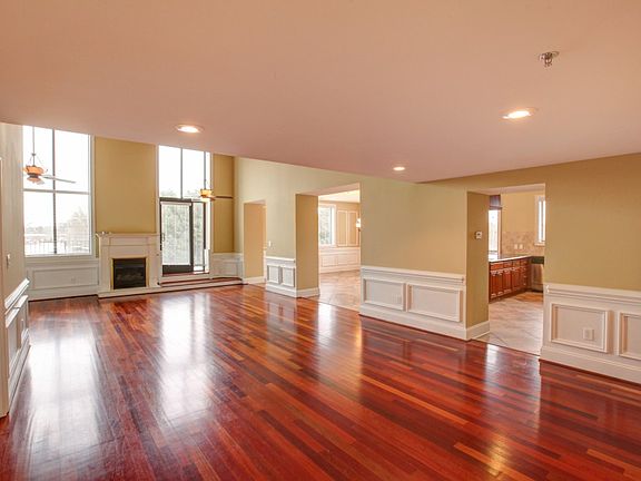 3rd image of 581 Catawba St