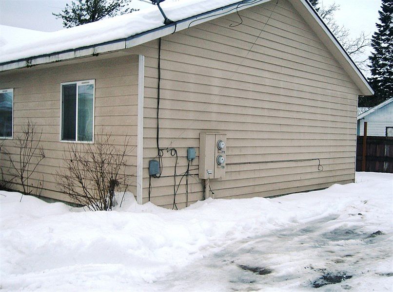 2nd image of 1218 Larch St