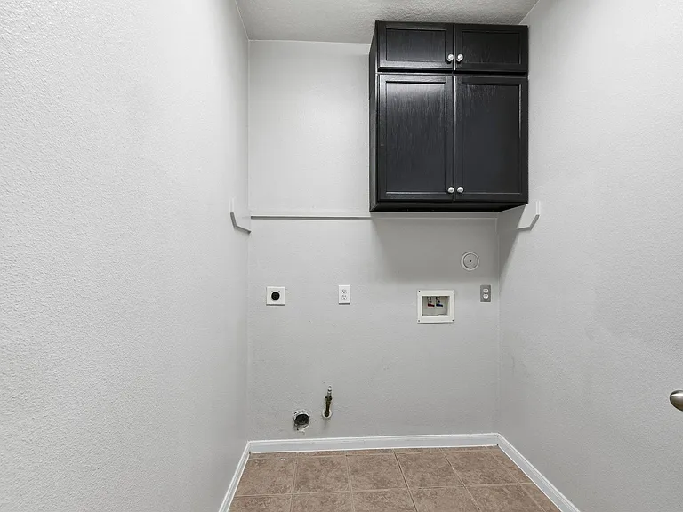 21011 Narrow Gate Dr — Photo 17