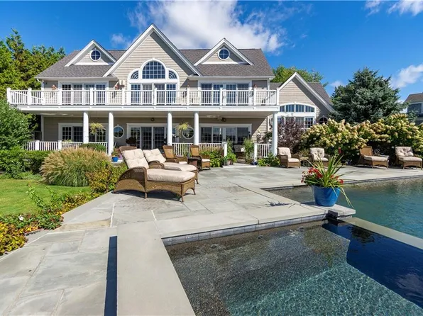 68 Melbourn Rd, Warwick, RI 02886