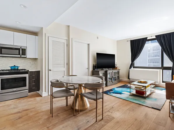 25-21 43rd Avenue 511 image 2 of 10