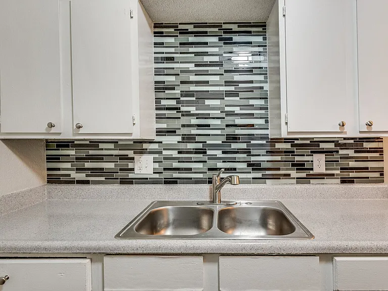 817 SW 23rd St #6 — Photo 12