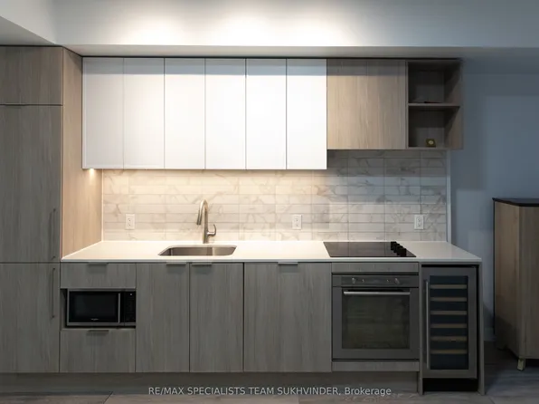 2020 Bathurst St #637, Toronto, ON M5P 2B9