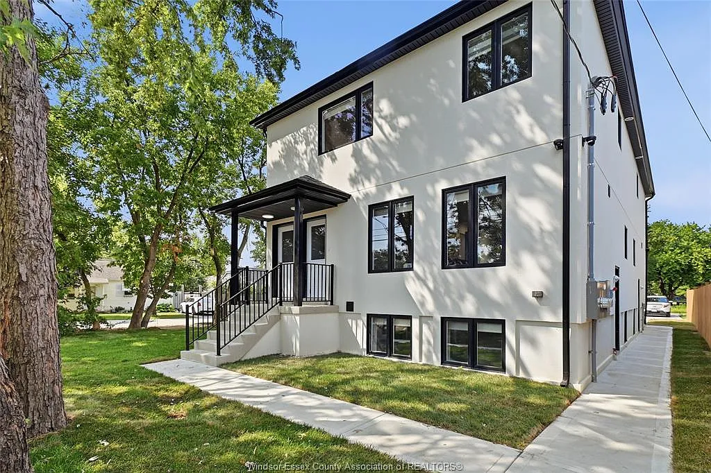 4 bed, $2,600 — Photo 4