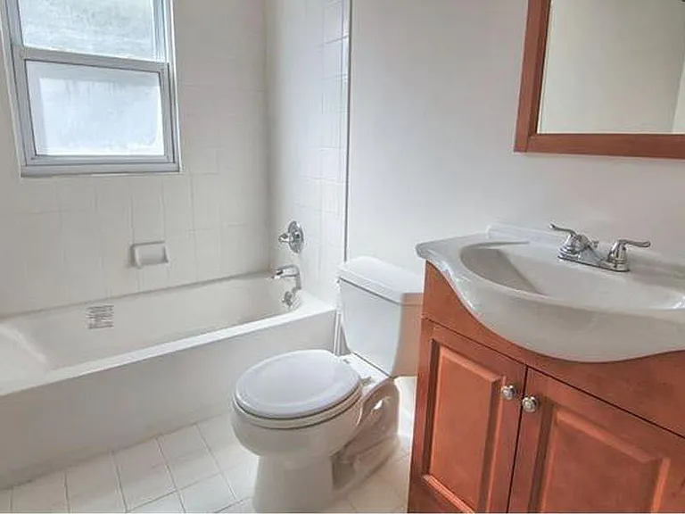 555 E Breckenridge St — Photo 8