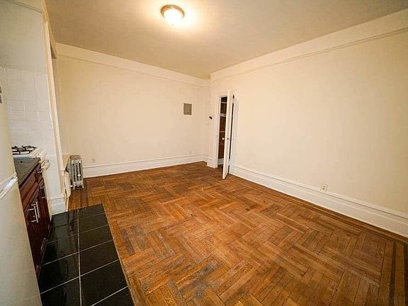 3rd image of 23-03 28th St #Cc6