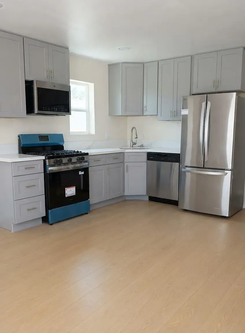 3 bed, 3.0 bath, 1200 sqft, $4,000 — Photo 3