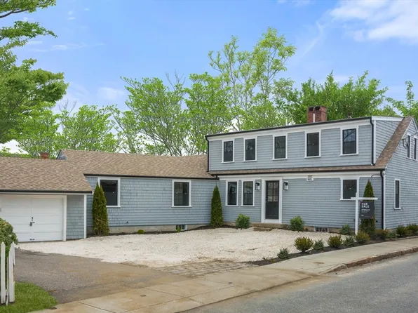12 Cannon St, Mattapoisett, MA 02739