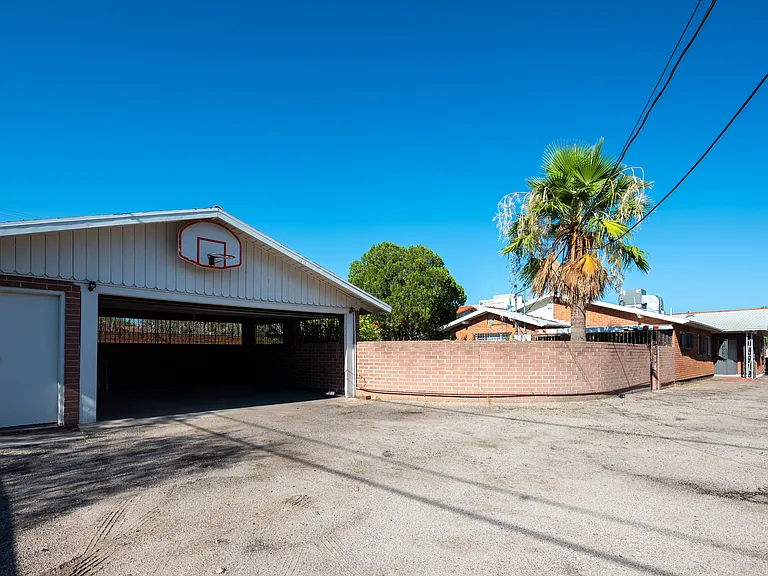1732 N Campbell Ave — Photo 8