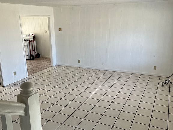 3rd image of 2904 Hillcrest Dr