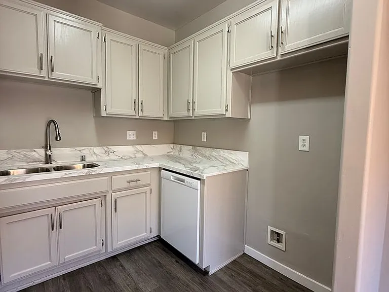 Yellow Meadow Ct 548 — Photo 12