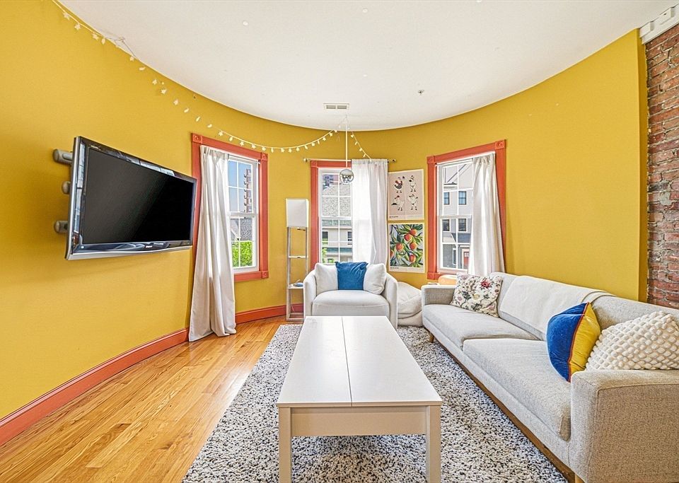1st image of 12 Everett St #202