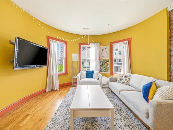 12 Everett St #202, Boston, MA 02134