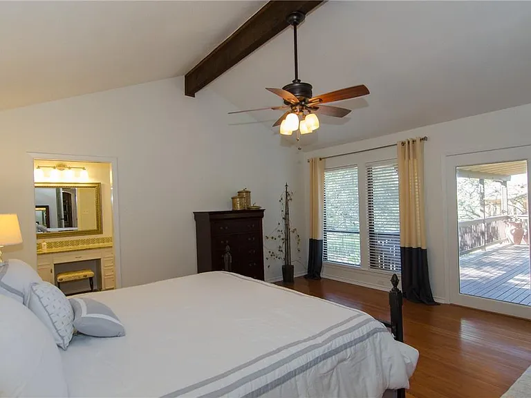 1353 Lost Creek Blvd — Photo 14