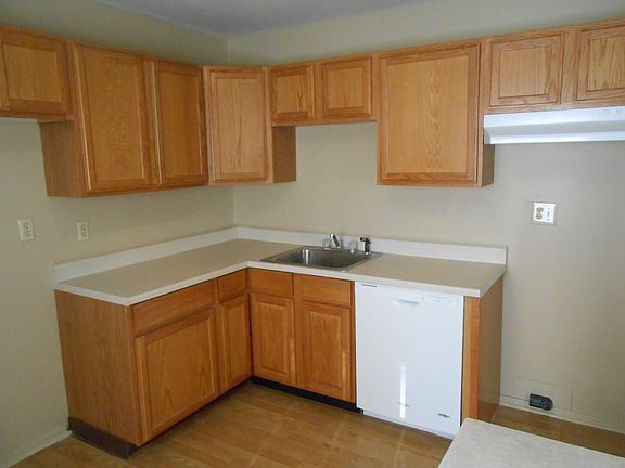 4th image of 404 Navaho Dr