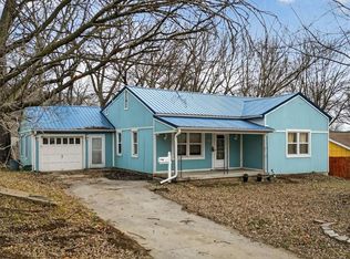 175 Emerson Ave, Bonner Springs, KS 66012