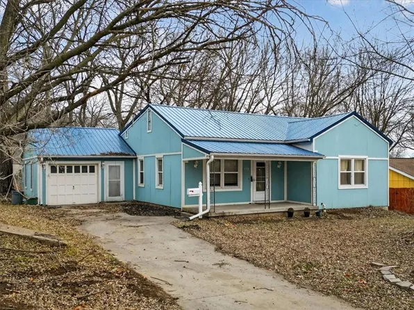 175 Emerson Ave, Bonner Springs, KS 66012