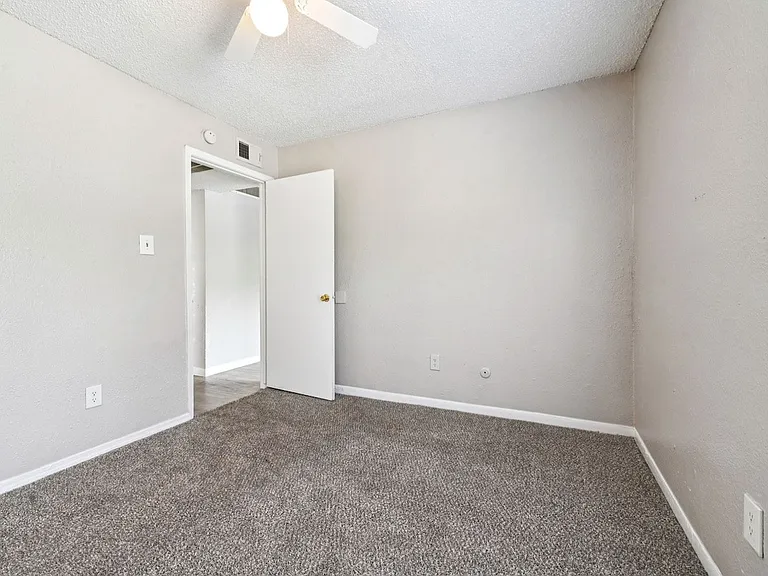 Pine Creek Apartments — Photo 59