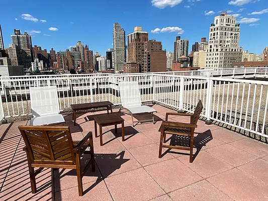 Sold by Compass | media 7