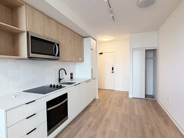 1185 Dupont St #807 — Photo 4