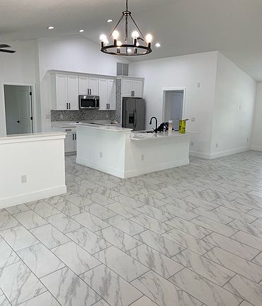 4th image of 1013 Hammacher Ave SW