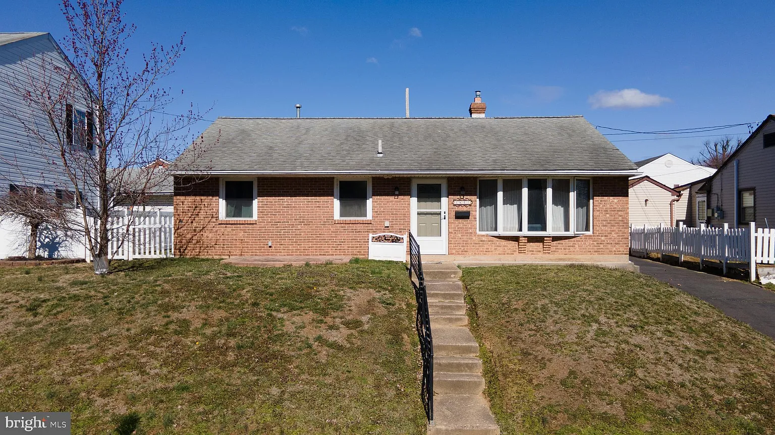 3817 Windsor Dr photo 1
