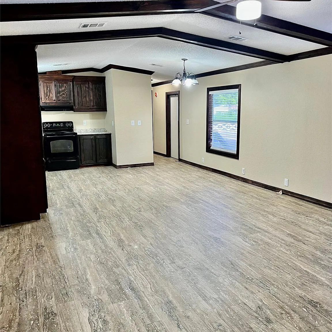 3 bed, 2.0 bath, 1232 sqft, $1,350 — Photo 3