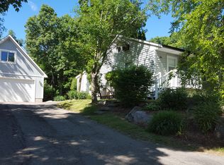 90 Leota Blvd, Waterford, MI 48327