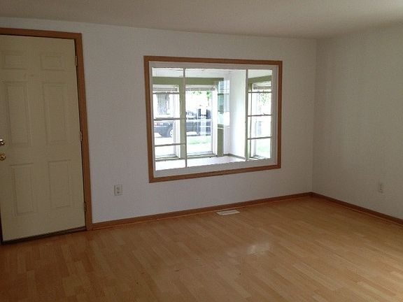 4th image of 141 N Clinton Ave