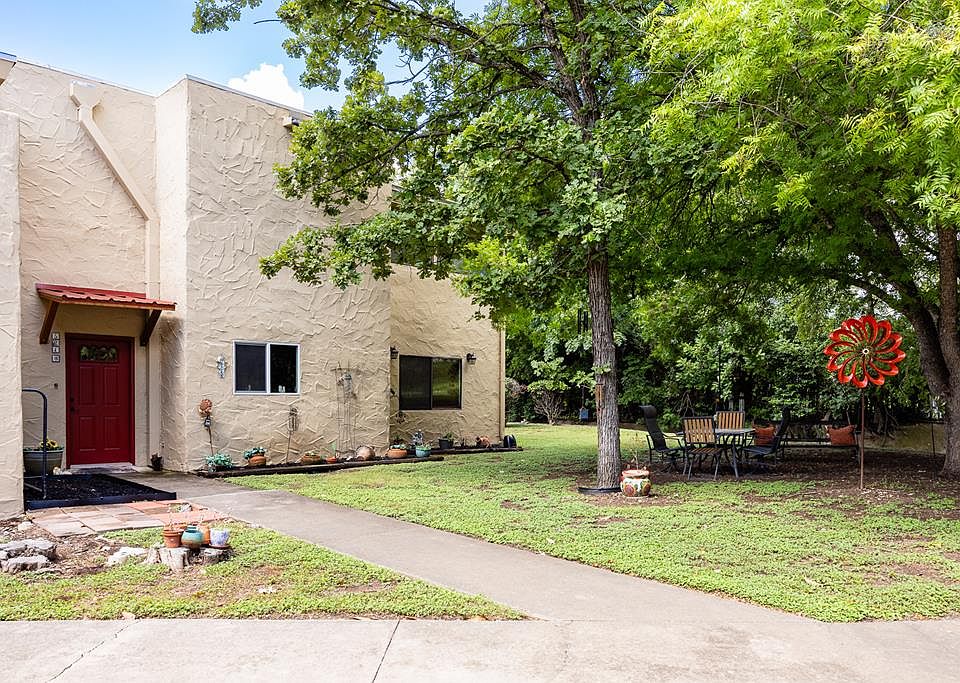 1st image of 521B Sand Bend Dr