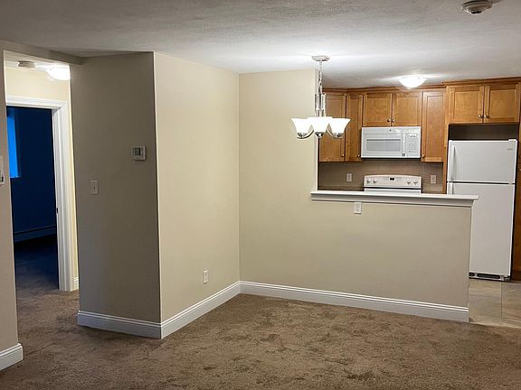 2nd image of 194 Lincoln St APT 3