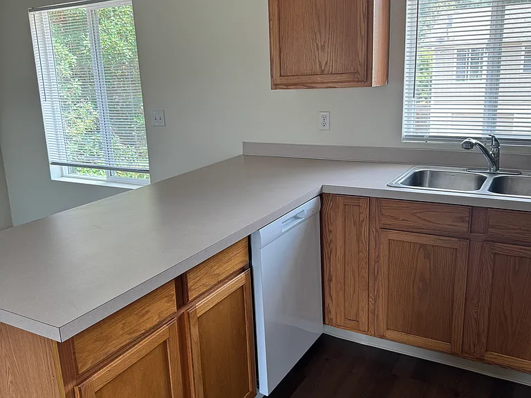9312 Fairhill Dr NE #B — Photo 10