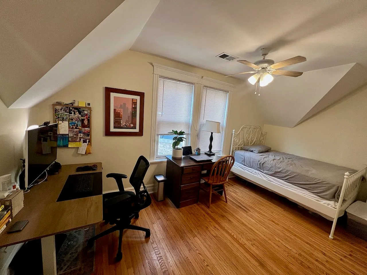 2 bed, 1300 sqft, $2,400 — Photo 4