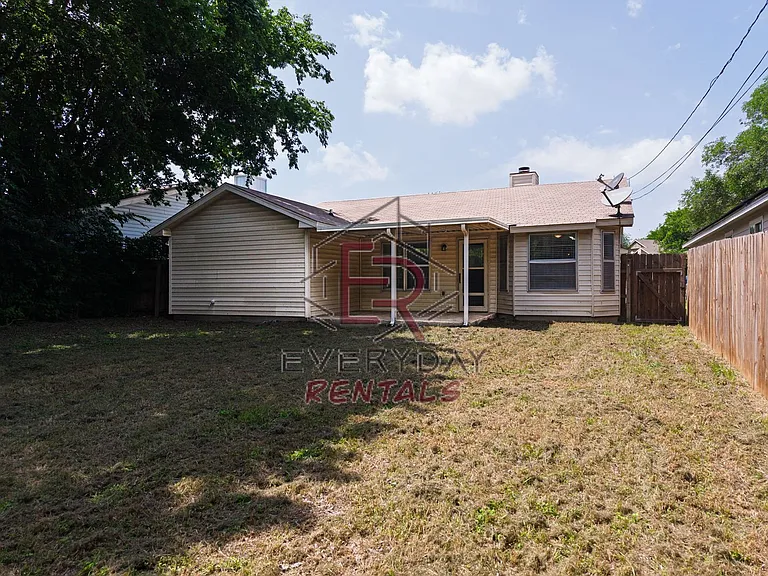 1310 Goodhue Dr — Photo 15